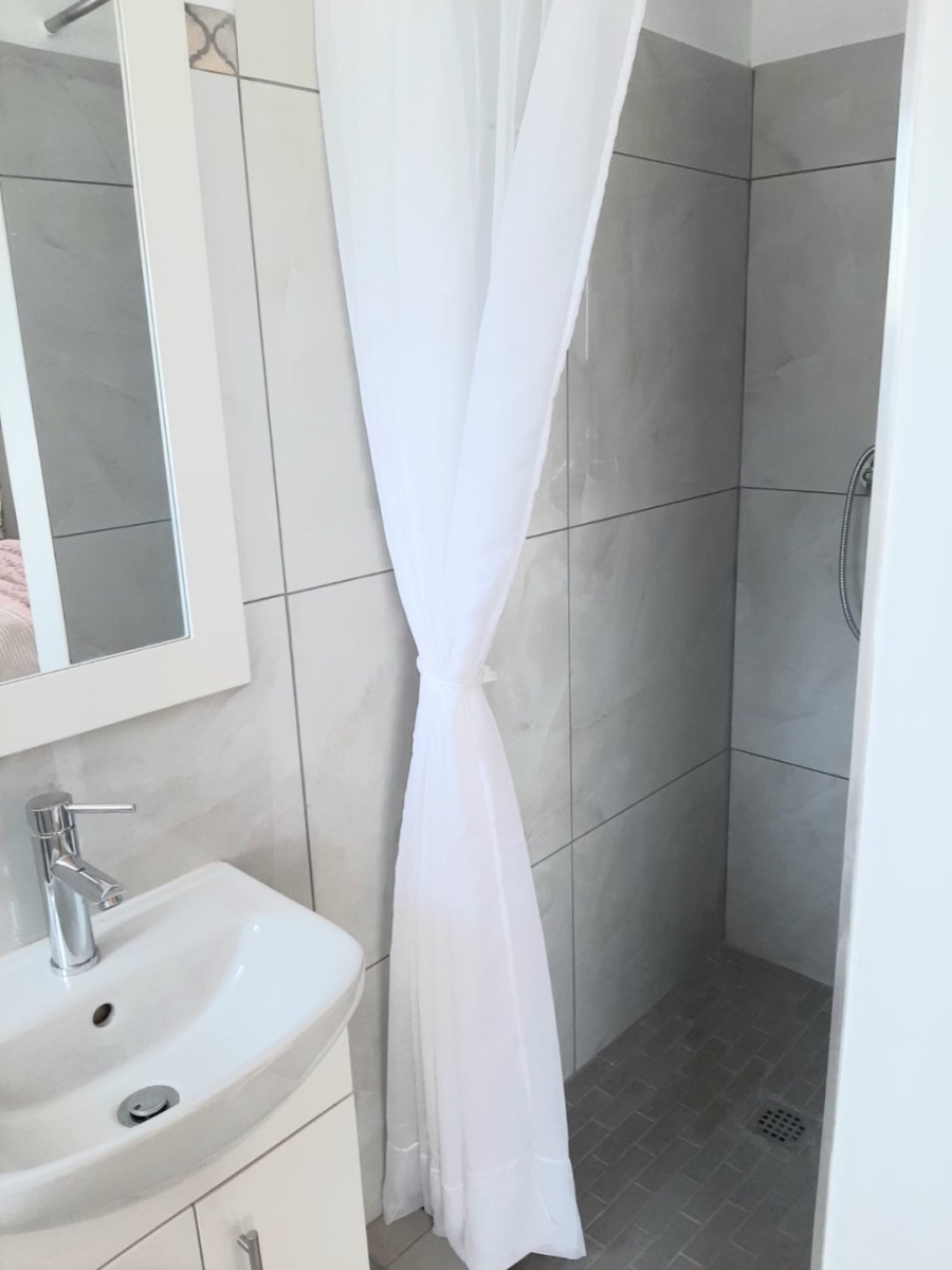 6 Bedroom Property for Sale in Bayview Western Cape